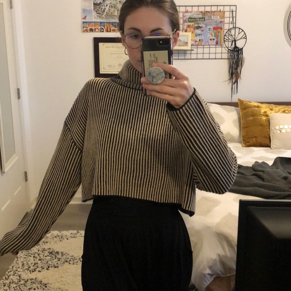 Sweaters - Striped cropped sweater